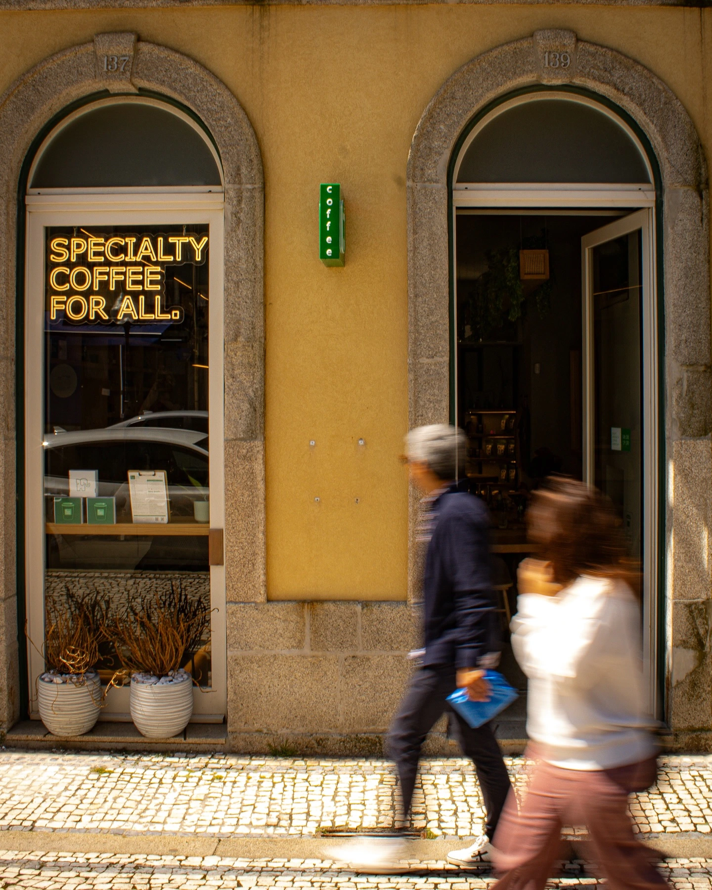 Imagem da loja da Rua da Senhora da Luz, 139